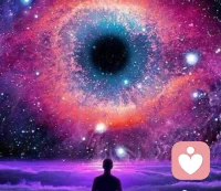 不抱怨

抱怨他人，不如自我省察。生活中不合心意的事時(shí)有發(fā)生，抱怨別人，無(wú)非就是覺(jué)得旁人怠慢了自己，虧欠了自己，但你要知道，人生于世，誰(shuí)都有誰(shuí)的難處，與其做無(wú)用的抱怨，不如自我省察。
　但細(xì)細(xì)想來(lái)，愛(ài)情也好，友情也罷，那都是你可以選擇的東西，你遇人不淑，完全可以與之撇干凈關(guān)系或加以改善。　
　一味抱怨，說(shuō)白了就是對(duì)那本來(lái)不好或已經(jīng)變質(zhì)的東西還心懷期盼，是你的執(zhí)念太深。停止抱怨，選擇看開(kāi)放手或改善，方能走入下一段好風(fēng)景。　
　再說(shuō)生活上，感覺(jué)無(wú)助無(wú)力，總抱怨老天不公，沒(méi)有給你富裕的原生家庭，沒(méi)有給你好機(jī)遇。　　可細(xì)想一下，這個(gè)世界上含著金湯勺出生的人又有幾個(gè)，那些看起來(lái)比你成功的人，不過(guò)是更早認(rèn)清了生活的真相。
一味抱怨，是推卸責(zé)任的表現(xiàn)，總在別人身上找原因，便會(huì)忘記自省，如此，便不可能有進(jìn)步。　
　停止抱怨，你改變不了旁人，就改變自己，等你真正能獨(dú)當(dāng)一面的時(shí)候，他人或好或壞，根本無(wú)法再影響到你。配圖