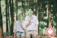  有些人因“错误”的理由进入爱--为了终止寂寞，为了填满空虚，为了满足安全、性、爱、感情、财务等等的需求。
他们在彼此身上看到了一个需要满足的机会。 如果你深入去看人们的恋爱关系，它们就像是商业关系。 
很多怨偶，常觉得心有不甘，都觉得自己牺牲太多；很多失恋或失婚的人会苦苦纠缠，也是因为不甘心，因为“我对你一再付出，你就是不应该辜负我，你就应该给我回报”，这样的爱跟“做生意”有什么不同？ 因为两个人都在追求自己的欲望，都为了满足自己而要求别人，这种关系怎么会有爱？  只要你需要别人爱你，你就是欠缺爱的人，而如果你心中欠缺爱，你又如何给人爱呢？那就好像两个乞丐在互相乞讨他们没有的东西。  
爱不是名词，而是动词。爱的感觉，是行动所带来的结果。用你希望别人对待你的方式去对待别人，去做你希望对方为你做的事。配图