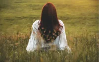 我們害怕會(huì)被視為野獸、怪物或瘋婆子，我們寧愿把負(fù)面的情緒、激動(dòng)的能量藏在內(nèi)心里，用一個(gè)斯文、有禮貌、淑女、文明的外表把它包裝起來(lái)。
我們寧愿讓自己的身體、心情極度不舒服，說(shuō)服自己與他人「我沒(méi)事」，怎樣都不愿意讓自己像北極熊一樣的放自然，讓體受內(nèi)的能量帶動(dòng)我們，平衡我們，讓身體的智慧自動(dòng)療愈我們。長(zhǎng)久壓抑我們的負(fù)面情緒，除了會(huì)造成疾病之外，也會(huì)影響我們內(nèi)心的狀態(tài)、個(gè)性與生活模式。沒(méi)被釋放的情緒容易把我們困在黑暗里，造成易怒、暴力、逃避、退縮、憂郁、麻木，或者像游魂一樣，身體在動(dòng)，心卻沒(méi)感覺(jué)的在過(guò)生活，好像你的靈魂已經(jīng)抽離了。
通常卡在這些現(xiàn)象的人，底下的情緒是焦慮、憤怒、恐懼與悲哀的。可是因?yàn)檫@些情緒太痛苦了，沒(méi)有人教我們?nèi)绾蚊鎸?duì)它、釋放它，所以我們自然會(huì)將體內(nèi)擁有的這些負(fù)面感覺(jué)隔離起來(lái)，這帶給我們的身、心、靈太多不必要的負(fù)擔(dān)。配圖