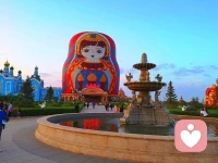 錢喜歡快樂而充滿內在活力的人，經常保持快樂！快樂是一種能力！快樂是內心揚升能量帶來的感受。

愛是內心的揚升，當你去愛這個世界，無條件地去給予，你的能量無限揚升擴散，你就會快樂。錢是一種能量，錢的能量和揚升的能量共振，就會吸引來更多的錢，帶動財富的揚升和積累。

財富本身并無好壞之分，與什么樣的心量共振，就決定了錢呈現出的“善與惡”。所以當你被債務和金錢所累而不能再快樂生活的時候，你的錢也是留不住的，會以各種各樣的方式流走。

請讓自己擁有穩定而揚升的能量場，用揚升和快樂吸引財富的到來，然后珍惜和感恩這種能量的共振，讓揚升的能量影響到更多的人。

原來，這就是財富積累的秘密！配圖