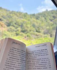 ☘️如果你小时候是个贫瘠的孩子，别人有的你没有，总是被区别对待，总是得不到想要的。
   长大以后请二次养育自己，把自己当成孩子，优先满足自己。因为你才是最重要的，最重要的人配得到最好的东西。配图