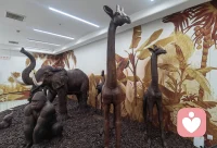 “當痛苦終于被言說，人們才能獲得最基本的勇氣，去看、去感知、去信任。我們才有勇氣從對方眼睛里看到自己在做什么，也有智慧去思考為什么做，或者，還存在哪些不同的選擇?！?
“你可以言說真實的你?！边@是談話的意義所在。配圖