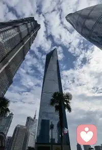 “許多人認(rèn)為共情就是對(duì)他人表達(dá)憐憫或關(guān)愛(ài)，將它和“同情”混為一談。然而，共情是指真正了解一個(gè)人的想法和感受。
共情不需要你的溫柔、溫暖，它需要你真心想去了解對(duì)方的信念和核心價(jià)值觀?！迸鋱D