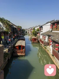 有时候恐惧是源于自己的非理性想象，
而思考和表达能够有效的化解人内心的恐惧。配图