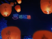 “高自尊的人相信‘我本身就是有價值的’，而高自戀的人則是‘我比你好，所以我是有價值的’?！迸鋱D