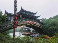 任何能感受到自己的語言和行為都會加強一個人的自體感和自我認同感。
就像心理咨詢中對自我的探索、書寫中的自我表達、音樂里的情緒共鳴、深度交談中的共情回應、專注狀態中的心流體驗等。配圖