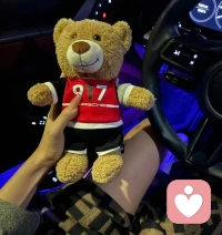 玫瑰送誰都浪漫、青春選誰都遺憾、不要總是一遍遍去想如果當初。人生不可能每個選擇都正確、很多事情就算重來一遍、以你當時的閱歷和心智、還是會做出同樣的選擇、結果還是無法避免！因為人、無法同時擁有青春和對青春的感受、而有些東西就是要靠失去才能證明它的珍貴！所以不用回頭看、也不用批判當時的自己、總會有不同的人陪你去看不同的風景…配圖