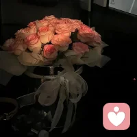 記憶的梗上，誰不有兩三朵娉婷，披著情緒的花。配圖