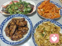 四方食事，不過一碗人間煙火。配圖
