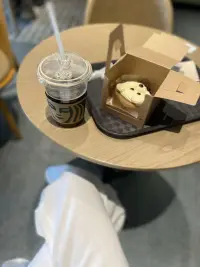 歲月溫柔，生活恬淡，
靜靜過，自有暖意相伴。
快樂不在得到多少，
而在隨遇而安的心態。
早安，新的一天，
愿尋常日子里，你我順遂無憂。配圖