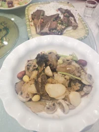 年初一，你們怎么過？

今天你們還好嗎？過得怎樣？

中午去了外面吃飯，你們昨晚年夜飯吃得好嗎？過年期間，沒事出去的話，我會在線，有事過來找我咨詢，大家聊聊，分享，傾訴，我在等你們哦。

今天有去放煙花，鞭炮嗎？有出去旅游，去找鄰居，朋友，同學去玩樂嗎？希望你們輕松地去玩樂，好好休息，放下憂愁，包袱，自在去玩耍吧。有困難，困擾時，記得我在線，找我就行，我樂意服務，傾聽，咨詢。配圖