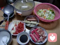 祝大家春节快乐，今天中午煮火锅跟女儿一起吃