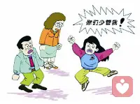 接個了青春期叛逆的咨詢，來個分享吧??
?
?青春期被稱為第二次的分娩，是從家庭內汲取營養形成的認知模式，與向外界社會汲取營養形成新的認知模式的迭代升級階段。
?
?這個階段他們就龍蝦和蛇一樣通過蛻皮來完成認知的迭代。退掉舊殼的他們，一點點風吹草動，就是非常大的事件。比如像這種“你怎么還玩手機”等被家長說了10多年的再普通不過的話語，在他們這個敏感期階段，會被無限的放大解讀，從而伴隨出現的是很多的情緒，包括憤怒，不耐煩，無語等等。

很多咨詢師愿意說這個階段不要過多關注他們。其實不是過多，正常關注都會出現上面的矛盾[擁抱]。

家長能做的，就是當他們出現那些負面情緒時不被影響。而不被影響的核心在于不要把孩子只是當下的情緒不好，無限解讀成學習不好就沒有出路，手機上癮，沒有自制力，不尊重家長等等的更深的負面情緒或是恐懼情緒出來。否則就是無止境的對抗與爭吵??

關于爭吵，我想說一句話，真正意義上的大人與孩子永遠吵不起來。能吵起來的一定是兩個認知水平一樣的人，兩個大人或是兩個孩子。。。??????

?配圖