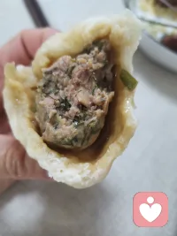 包子有個特別的廣告語“包你滿意,只甜你心?！比碎g煙火氣,揉的不是面,揉的是生活,最撫凡人心,蒸的不是包子,蒸的是幸福!愿我們的生活蒸蒸日上。配圖