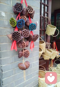 生活雖然普普通通
?但也要樂在其中
?要時常心懷著那一份感動
?
?將煩惱一掃而空
?走過那春夏秋冬
凡事退一步就海闊天空配圖