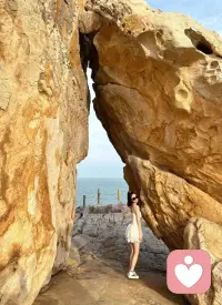 馮唐對女人們說:“男人不搭理你時，就當(dāng)他病了;一個禮拜不聯(lián)系你，就當(dāng)他住院了;一個月不聯(lián)系你，就當(dāng)他沒了。不要胡思亂想，男人并沒有什么了不起，你的生活不應(yīng)該只有感情和男人，你的人生還有很多有意義的事。

女人一定要記住，要么找一個能給你座金山的男人，要么找一個能把心給你的男人，要么你就獨自一個人，你談那么多愚蠢的感情有什么用，浪費你的時間，你的精力，浪費你的身體!”

不要對男人抱有不切實際的幻想，更不要把一生的幸福都寄托在男人身上。男人可以愛，但不要深愛，更不要愛得失去了自我。

別把愛情想象的太美好，不要有托付心態(tài)，爹媽都不一定靠的住，更別說一個本來毫無血緣關(guān)系的陌生人。

任何時候，都要清醒理智的看待感情關(guān)系，戀人的時候有甜蜜和浪漫，而婚姻中更多是責(zé)任和平淡。什么時候就做什么事，沒價值的事不值得去做，沒人聽的話不值得去說。

伴侶不是為了滿足你的期待而存在，刻在骨子里的三觀和教養(yǎng)是改不掉的，沒有人會因為別人的痛苦而做出改變，他只會因為他自己的痛苦，而做出改變，這就是人性。

無論什么時候，幸福都得靠自己，其實世界就是一個人的世界，只要你足夠出色，更有趣，更有魅力，更有吸引力，有主動說再見的能力，幸福自然會主動來找你。

感情只是人生中的一小部分，還有那么多有意義有意思的事，值得投入更多的時間和精力。

最愚蠢的女人，是一味的為了男人和家庭，荒廢了自己，十年二十年如一日的只培養(yǎng)了自己洗衣服、做飯、帶孩子的能力。

打鐵還需自身硬，與其從男人身上尋求安全感，不如你給他一些危機(jī)感。

不管他是誰，愛人先愛己，提升自己，培養(yǎng)自己，塑造完美的自己，讓自己擁有獨自幸福的能力，和面對糟糕關(guān)系重新洗牌的能力，才能收獲親密關(guān)系的幸福，讓人生擁有更多的可能和自由。

無論是戀愛還是結(jié)婚，我們每個人都是獨立的個體，三觀不同，尊重就好，認(rèn)知不同，理解就行，不要跟另一半較勁，要允許他成為自己，也允許自己成為自己，不要糾結(jié)細(xì)節(jié)的情緒，更不要在較勁中消耗自己。

活著活著就活明白了:任何關(guān)系的本質(zhì)都是一種價值交換，相助則互利，相阻則皆損。

活著活著就活明白了:另一半就是合作伙伴。所以，不要胡思亂想，在經(jīng)濟(jì)上，不要過度信任，在感情上，不要過度依賴，只要不涉及到原則問題，就多看實際利益，能賺錢就讓他賺錢，能干活就讓他干活，各自獨立，相互理解，相處愉快，合作雙贏即可。配圖