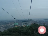 人為什么需要心理咨詢？
     因為有些人即使道理都知道，就是做不到，或者做了還是以前的結果，所以感到痛苦。
     這時很可能在潛意識里“埋著”一些“傷痛”，沒有得到釋放，這時如果通過在潛意識里做功課，解決起來會更方便、徹底。潛意識做工作有點深，有點痛，但是值得，因為，父母有傷痛沒有被療愈，很可能傳給自己的子女，孩子的某些行為就是我們潛意識的呈現。
     改變自己的潛意識狀態，就是在幫助我們和我們的孩子，就是在阻斷一些有害情緒的代際傳播。
     敞開，意味著一種勇氣。配圖