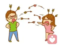 【致曾經(jīng)那個(gè)不被認(rèn)可的小孩】
——對(duì)抗 or 屈從

我知道當(dāng)你還很弱小時(shí)
當(dāng)你需要呵護(hù)關(guān)愛時(shí)
你沒有享受該有的溫柔以待

我知道這樣的環(huán)境
你可能是反抗也可能是屈從
反抗形成了你對(duì)抗強(qiáng)勢的模式
屈從形成了你卑微退縮的模式
但請(qǐng)你一定相信
那是小小的你保護(hù)自己的智慧方式
所以，抱抱那個(gè)弱小的你
感謝他曾經(jīng)那么用力的保護(hù)你

現(xiàn)在的你已經(jīng)長大
你知道保護(hù)自己的方式不僅限于此
你可以有更多的選擇
所以，走出那個(gè)弱小的模式吧
那個(gè)對(duì)抗或屈從的模式
因?yàn)槟慵航?jīng)長大
如果你依然覺得無力且無助
記得你身邊還有我

陪伴生命，喜悅成長，感恩??
敬心咨詢??配圖