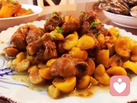 吃好了午餐，來繼續工作啦！配圖