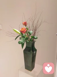 心很貴 
一定要裝最美的東西
情緒很貴
一定要接觸讓你愉快的人配圖