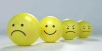 人生該如何少一些糾結(jié)？選擇了就面對，面對就快樂的面對。無法面對，就不選擇；無法選擇，就繼續(xù)面對。只要澄清就好。
                                      ——沈健師說配圖
