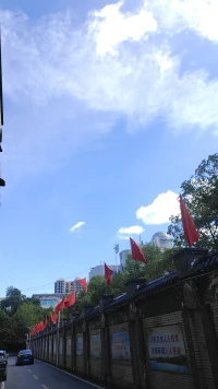 純凈藍+鮮艷紅=心靈深處的美配圖