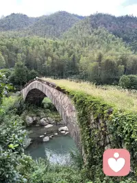 我們持續做正確的事。別人做對了，我們也做正確的事情；別人做錯了，我們也做正確的事情。不能因為你對了，我才對，我不是為你對的。更不能因為你錯了，我也錯，我還做正確的事情。做對了，我們自我肯定，不委屈不生氣不痛苦。不因別人做對做錯影響我們配圖