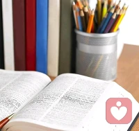 我們對生活有很多精打細算。
但對時間卻大手大腳，對痛苦沉迷無度。配圖