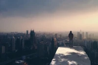 因為無法獨自存活在世界上，我們從一出生就在尋求連接。我們與父母和主要照顧者之間的互動方式形成的依戀關系，也成為了日后我們和世界以及其他人事物的關系基礎。配圖