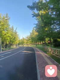 不要與爛人糾纏，不要與狗屎為伍。
學會這兩招，面對那些惡心的人惡心的事你就能更快的脫身啦。

關注什么放大什么
遠離那些帶給你困擾的人和事

專注傾聽陪伴，我在這里??配圖