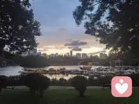 我見過春日夏風(fēng)秋葉冬雪 也踏遍南水北山東麓西嶺 可這四季春秋蒼山泱水 都不及你沖我展眉一笑——木心配圖