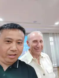 來訪遺忘咨詢時間的防御是什么。有可能是距離太近，有恐懼感。也有可能是對咨詢師有負性移情，投射了對某位重要他人的負面情緒。還有可能要談的話題較隱私，有羞恥感。
……。解決方法就是直接提出，探討防御。配圖
