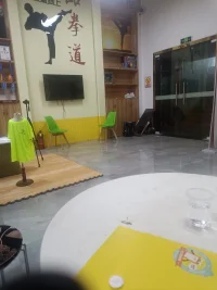 你覺得這條路很難走的話，
那一定是上坡路。配圖