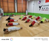 最慢的步伐不是跬步，而是徘徊；最快的腳步不是沖刺，而是堅(jiān)持。配圖