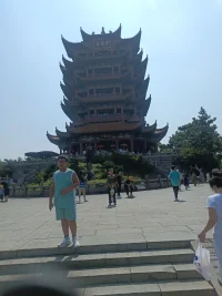 弘一法師說過：“希望別人好，別人未必好，但你肯定會好，因為你內心美好。見不得別人好，別人未必不好，但你肯定不好，因為你內心沒有美好。”配圖
