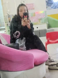 愛不是尋找完美的人，而是學(xué)會用完美的眼光，欣賞那個不完美卻真誠的人。配圖