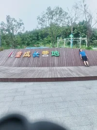 开始深深爱自己
爱他人
爱这个世界所有人
爱上小草、花儿
鸟儿、爱上山川湖海日月星辰
爱上万事万物…配图