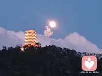 愿你有面对变化的勇气与智慧，如月般阴晴圆缺皆是风景，内心愈发坚韧。