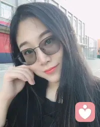 肯低下头收拾烂摊子的人，绝对可以东山再起。
身边没人相信你，这没关系，陌生人可能是最先相信你的人，因为陌生人没同你经历你的过去，而身边人越靠近你是会越钝感，是不太容易察觉你的心理状态发生的细微变化。
陌生人之所以更容易相信你能把现在做好，未来会有种种可能，是因为看到了你的现在。不过我现在要讲，别把安全感跟情绪完全寄托在别人身上。人是变量，这并不适合。
而我们是一程车的朋友，跟我讲话不用有所顾虑。很荣幸，能陪你走这一段路。也感谢对于我这个陌生人的信任。
线上帮助人数：215人
服务咨询时长：258小时配图