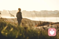 當我們不認可自己時，我們就開始評判別人；

當我們不接納自己時，我們就開始抗拒別人；

當我們沒有自己時，我們就開始要求別人；

我們內在感覺匱乏時，我們就開始折騰、折磨別人。

一切的根源都在我們自己的內在，只是愿不愿意去看向它。

我相信你能穿越黑暗！配圖