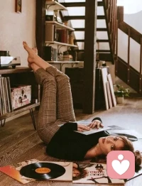 曾在一本小說中，讀到這樣一句話，深覺有理：“只有不愛是分手的理由。這個世界沒有解決不了的難題，也沒有超過三天的誤會，其他一切都是借口，借口，和借口。”

        現實世界中，哪有那么多難以逾越的溝壑，哪有那么多無法解決的難題，哪有那么多狗血爛俗的誤會。

        愛情可以有一萬種模樣，但沒有一種可以藏住愛本身。如果Ta真的愛你，你一定能感受得到。同樣，如果Ta不愛了，你也定有所察覺。

         當一個男人愛一個女人，他會變得不同尋常，他的存在會變得充滿了光芒和熱情。他會用一種特別的方式關心你、呵護你，讓你感受到自己是世界上最特別的人。

        然而，如果他的愛總是伴隨著條件和要求，總是要你改變自己去適應他的期望，那么或許他并沒有真正地愛過你。配圖