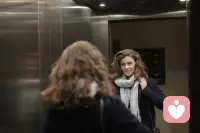 心理学家Baumeister教授提出，生活的意义感主要由四个维度构成：


目的性：知道自己真正想做的是什么、想过的生活是怎样的


重要性：认为自己所做的事情是有价值的


自我效能感：觉得自己擅长做某件事，能感到成就感


连贯性：现在所做对未来是有益处的


当一个人在这四个方面都能找到答案时，他每天就能活得精神抖擞，而不是得过且过。配图