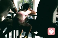 中國(guó)的多數(shù)父母，食指太發(fā)達(dá)，動(dòng)不動(dòng)就指著孩子挑缺點(diǎn)。配圖