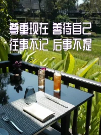 在生活中，人的第一需求是安全感，安全感帶來的是確定感。
人最恐懼的往往不是現(xiàn)實本身，而是不確定。

當(dāng)確定了，不管事情有多糟糕，我們就可以把精力和時間用在如何解決問題上。

只要我們能感覺到安全，我們能感覺到其他人愛著我們、關(guān)心我們，就可以越過高山、穿過沙漠、夜以繼日地完成我們的使命。

很多人，以為安全感是外界帶來的，于是就拼命外求。

比如，覺得擁有了金錢就會感覺到安全、擁有了地位就會感覺到安全，還有很多女性希望另一半給自己安全感。

事實上，外在的物質(zhì)條件和伴侶并不能真正給你安全感，就算有，也是很短暫，很淺薄，一有風(fēng)吹草動，就煙消云散。

內(nèi)在安全感是屬于自己的功課，只有自己可以拯救自己，也只有自己可以帶給自己希望，因為一切都在你手中。配圖