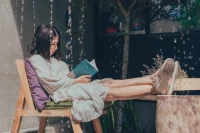 親子關系是下游，親密關系是中游，與自己的關系是上游。

                        ——海藍博士配圖