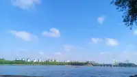 讓自己快樂的秘訣，就是停止胡思亂想。

治愈自己最好的方法就是忙碌和早睡。

堅決不要因五分鐘的不開心，而影響到你一天的幸福。

人，想開了就是幸福，想不開就是痛苦。

很多時候不是跟事過不去，而是跟自己的心過不去。配圖