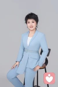 如果你心脉受损了
请记住，
先把自己当成植物
喝水，吃饭，晒太阳，睡觉
再把自己当成动物
散步，遛弯，看风景
最后再做回人。。。配图