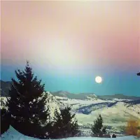 用自信的微笑，迎接新的一天，滿滿的正能量，驅散一切陰霾。配圖