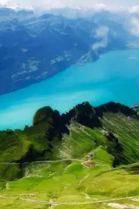 努力只會及格，拼命才能優(yōu)秀。早上好。
三、噴泉之所以漂亮是因為她有了壓力；瀑布之所以壯觀是因為她沒有了退路；水之所以能穿石是因為永遠在堅持。人生亦是如此，獻給每一位正在努力奔跑奮斗的人。早安！配圖