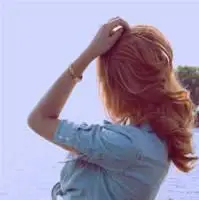 一些人并非天生帶刺拒人千里，只是他們真的不善交際且羞于主動，所以干脆就直接少言寡語被人誤會是高冷。其實(shí)如果你有耐心再往前多走幾步，你會發(fā)現(xiàn)他們其實(shí)很平易近人也比很多人都要重情重義。配圖